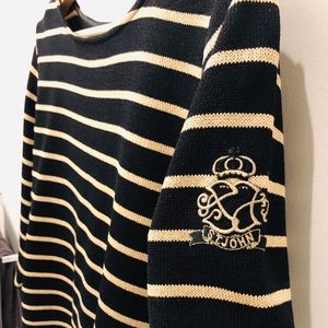 Like New, St John 3/4 Sleeve Top w/crest! Small